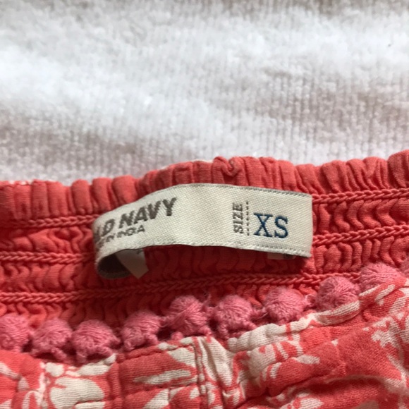 Flowy pink or salmon crop top - Picture 2 of 3